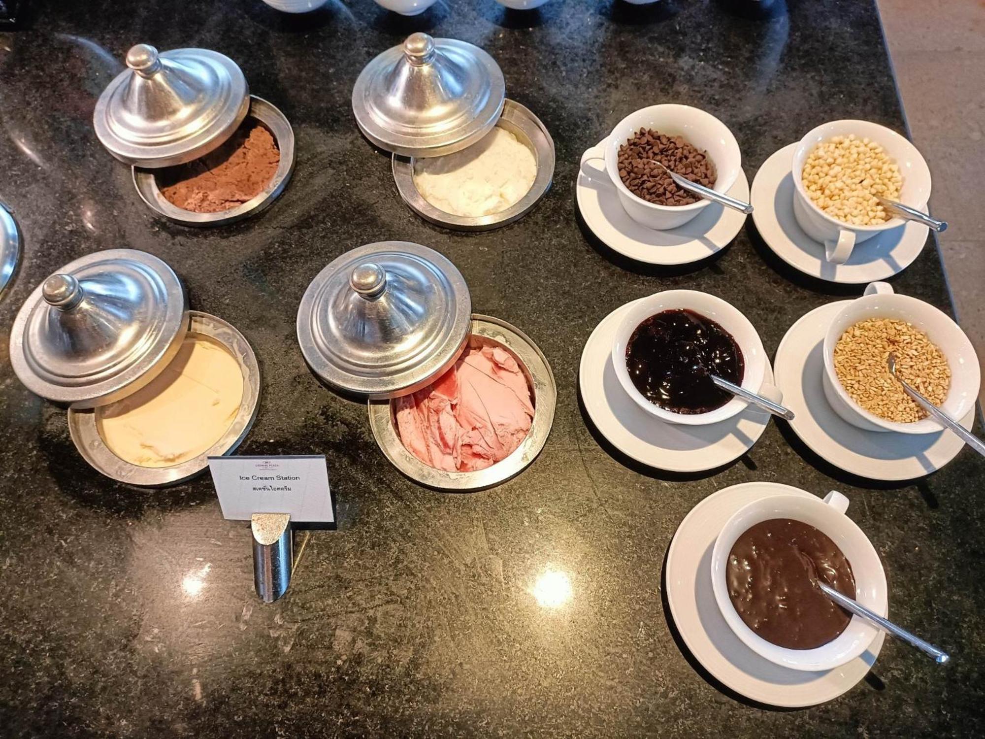 ホテル クラウン プラザ プーケット パンワ ビーチ Panwa Beach エクステリア 写真